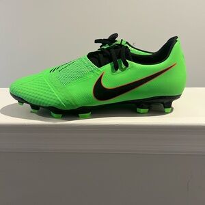 Nike Phantom Venom Academy Soccer Cleats Men Size 11 Brand New